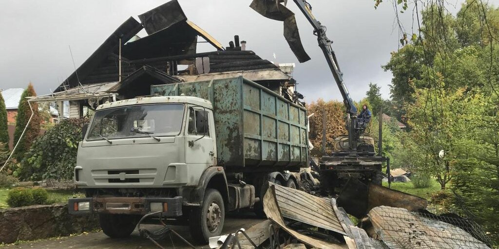 Вывоз мусора после пожара с утилизацией в Переславле-Залесском в октябре