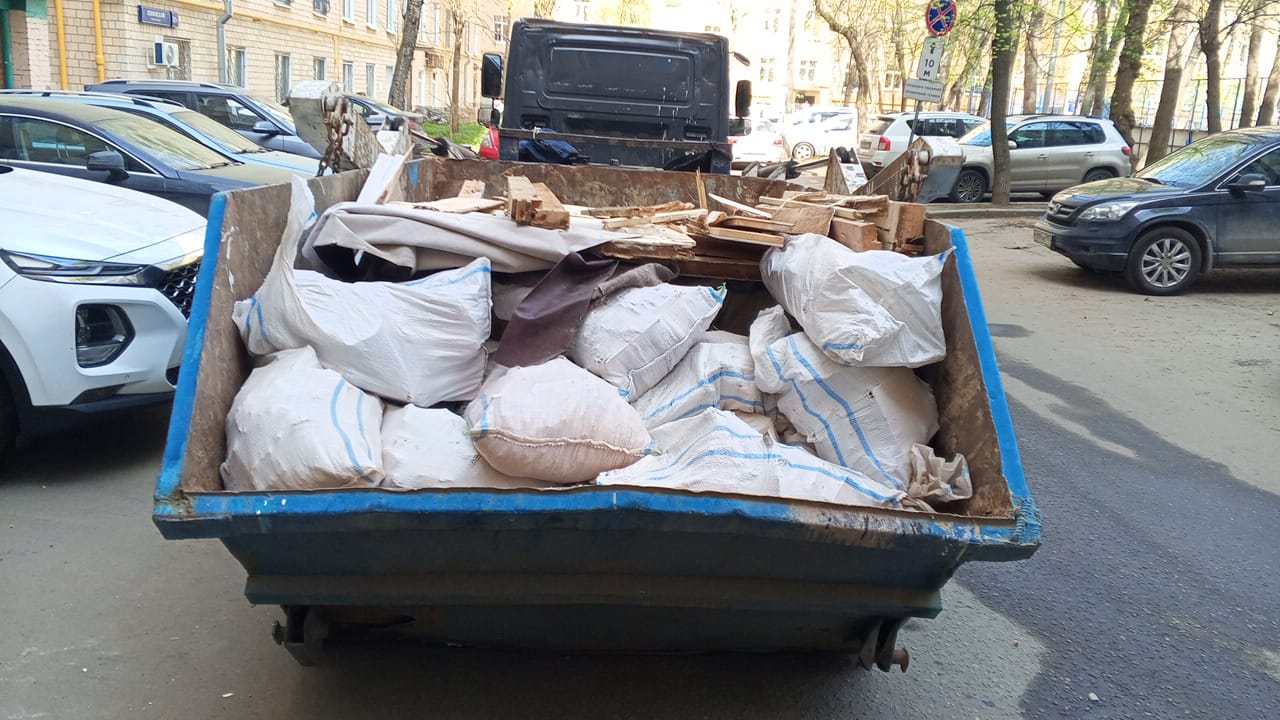 Вывоз мусора из магазина в Переславле-Залесском в октябре