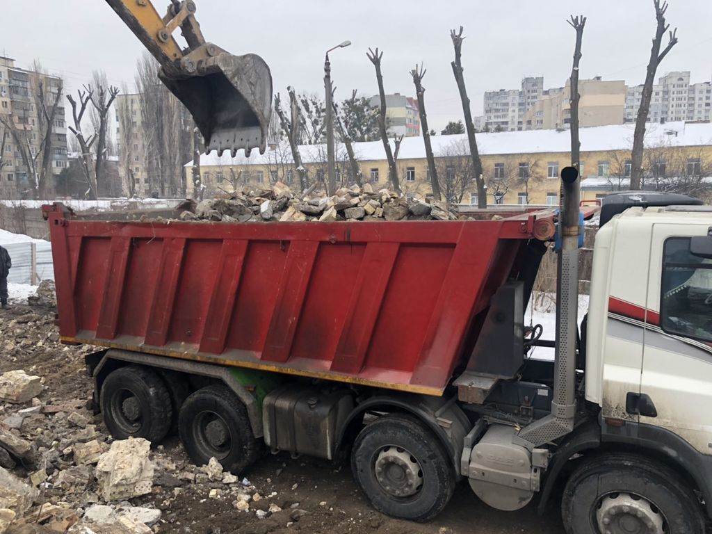 Вывоз мусора Камазом в Переславле-Залесском в октябре