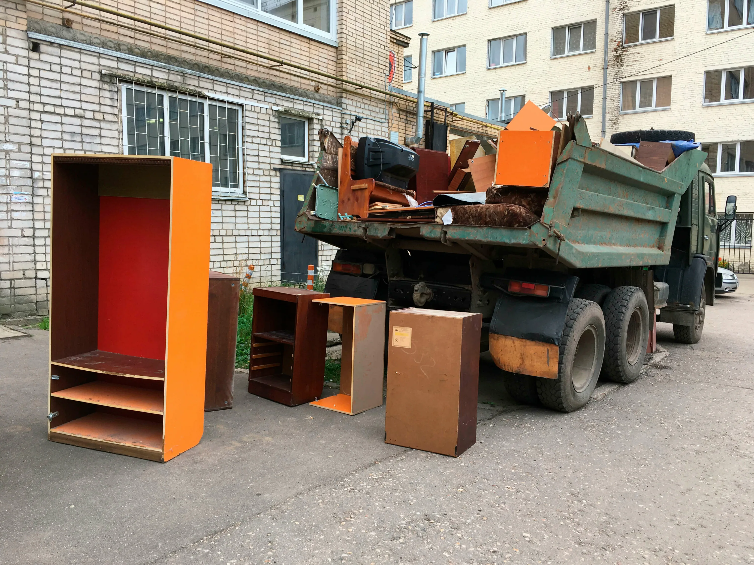 Утилизация старой мебели с вывозом и разбором в Переславле-Залесском в октябре