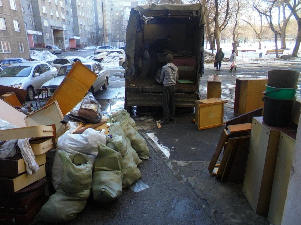 Вывоз мусора из подвала с утилизацией в Переславле-Залесском в октябре