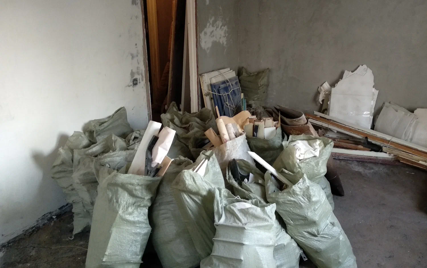 Уборка строительного мусора с вывозом и утилизацией в Переславле-Залесском в октябре
