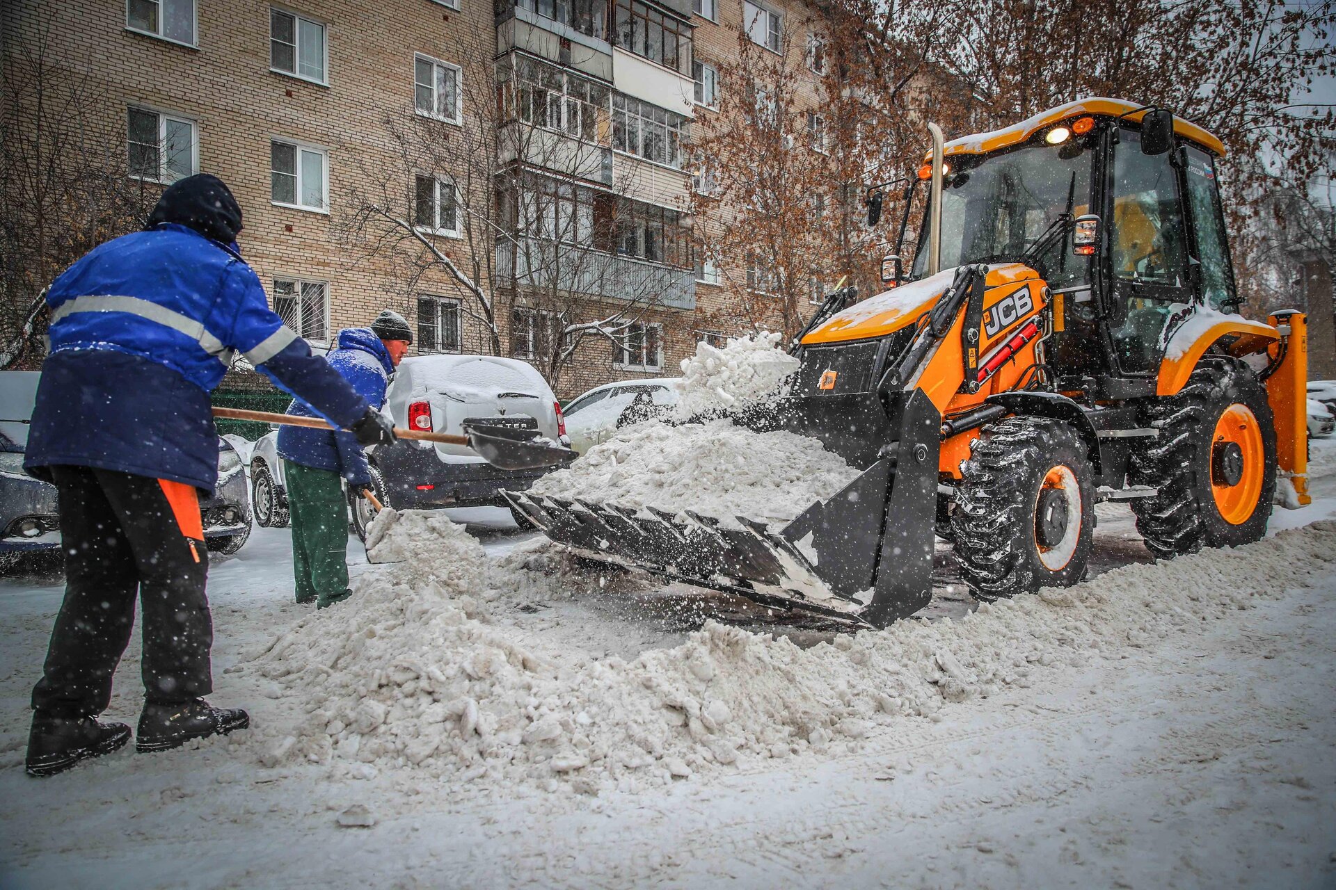 Очистка дворов от снега и наледи в Переславле-Залесском — уборка снега, трактор и ручная, цены от 519 руб. | ПроМусор