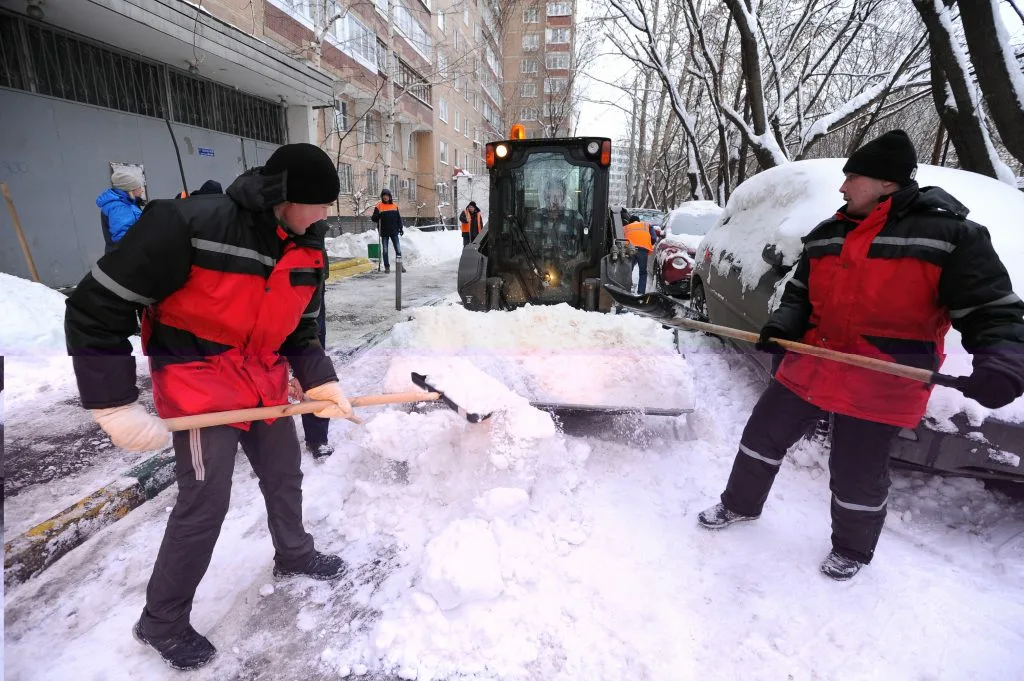 Очистка дворов от снега с гарантией результата в Переславле-Залесском в октябре